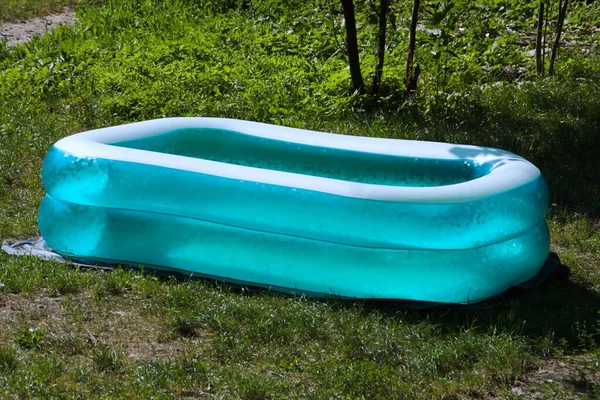 Piscina Inflável Das Crianças Grama Verde — Fotografia de Stock