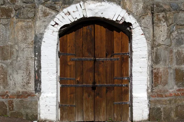Closed Old Wooden Door Underground — Stock Photo, Image