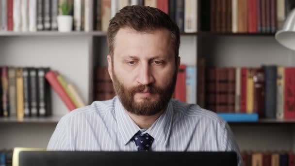 Backache. Close-up of bearded man in workplace getting up from chair and experiencing lower back pain. Osteochondrosis, kidney stones concept — Stock Footage Backache. Close-up of bearded man in workplace getting up from chair and experiencing lower back pain. Osteochondrosis, kidney stones concept Royalty Free Stock Video
