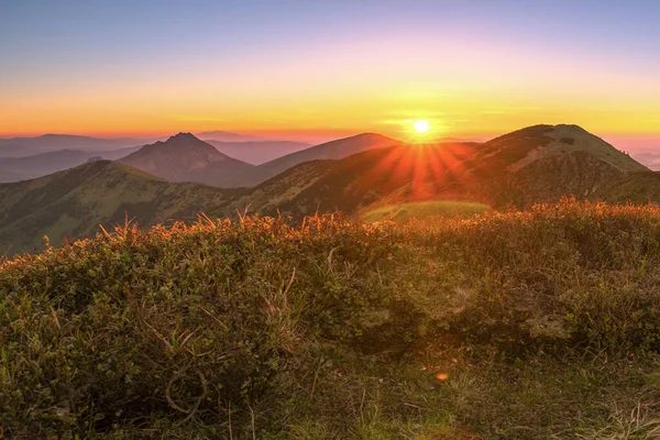 Nascer Sol Horach Parque Nacional Esconde Ligeiramente Névoa Horizonte — Fotografia de Stock