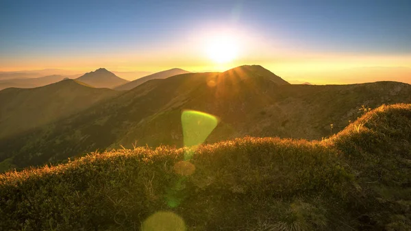 Ανατολή Του Ηλίου Στο Horach Στο Εθνικό Πάρκο Κρύβει Ελαφρώς — Φωτογραφία Αρχείου