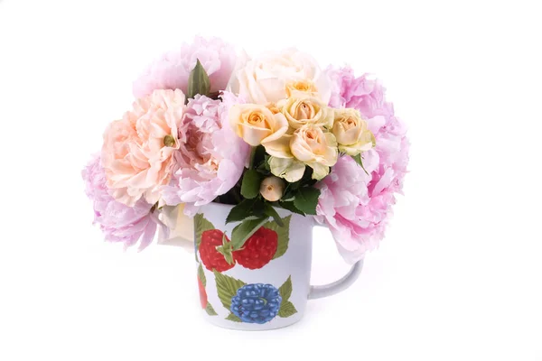 Pivoines Roses Dans Une Tasse Céramique — Photo