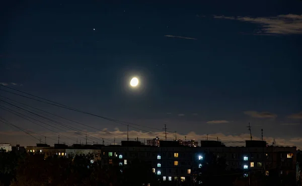 Sterne Und Mond Über Nacht Stadt — Stockfoto