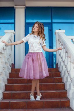 Moda stil genç güzel zarif kız portresi