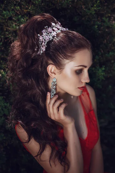 Jovem Menina Bonita Elegante Andando Posando Cidade Retrato Verão Livre — Fotografia de Stock