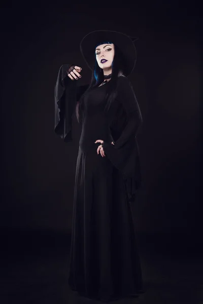 Ведьма Хэллоуина Красивая Молодая Женщина Колпаке Костюме Ведьмы Хелоуинский Дизайн — стоковое фото