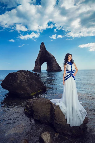 Linda Mulher Sexy Modelo Moda Glamour Vestindo Vestido Elegante Crimeia — Fotografia de Stock