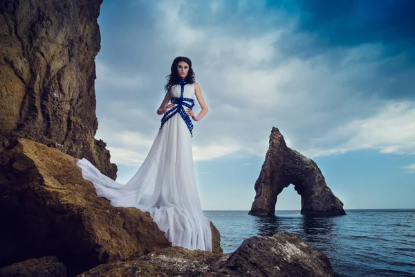 Bella Donna Sexy Modello Moda Glamour Indossando Abito Elegante Crimea — Foto Stock