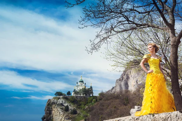Mulher Lindo Vestido Moda Estilizado Foros Crimeia — Fotografia de Stock