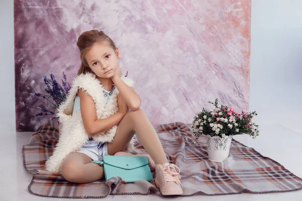 Μικρό Πορτρέτο Κορίτσι Της Μόδας — Φωτογραφία Αρχείου