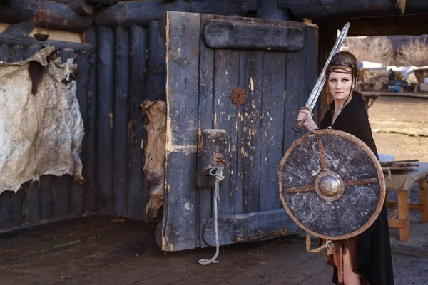 Mulher Viking Uma Roupa Guerreiro Tradicional Tempos Antigos Amazona Idéia — Fotografia de Stock