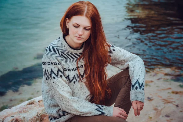Beautiful Redhead Young Woman Freckles Enjoying Beauty Nature Walking Sea — Stock Photo, Image