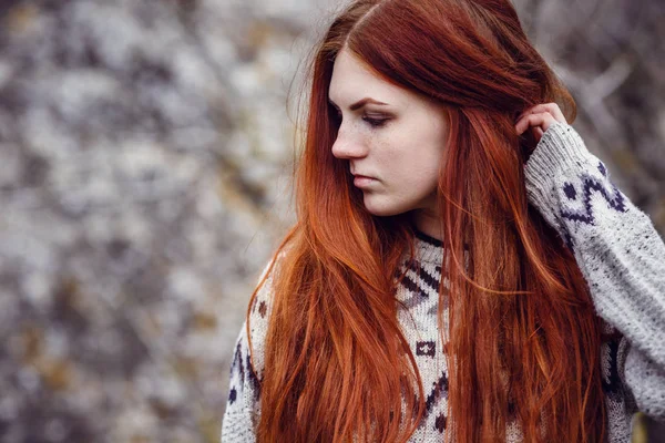 Beautiful Redhead Young Woman Freckles Enjoying Beauty Nature Walking Sea — Stock Photo, Image