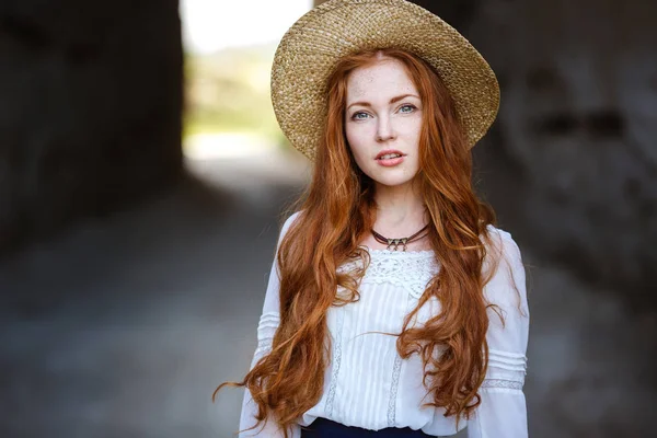 Summer portrait, beautiful freckled young woman wearing straw hat — Stock Photo, Image