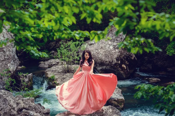 Strega Del Fiume Abito Lungo Rosa Immagine Favolosa Tonificante Alla — Foto Stock