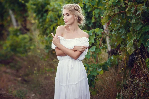 Beautiful Blond Girl Vineyard Romantic Style Provence Gentle Image — Stock Photo, Image