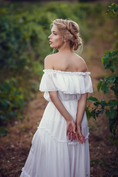 Beautiful Blond Girl Vineyard Romantic Style Provence Gentle Image — Stock Photo, Image