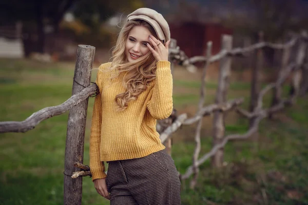 A girl with blond hair in fashionable clothes in the style of Pr — Stock Photo, Image