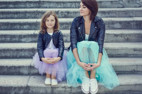 Anne ve kızı yaz tatilinde, Promena boyunca gezinme