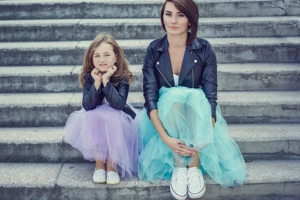 Anne ve kızı yaz tatilinde, Promena boyunca gezinme