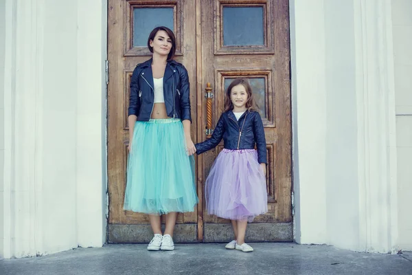 Anne ve kızı yaz tatilinde, Promena boyunca gezinme