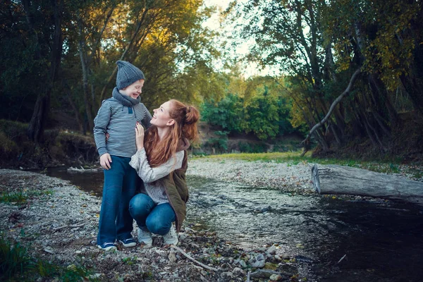 A series about happy red-haired. The elder sister and younger brother and sister. Park, autumn, river — Stock Photo, Image