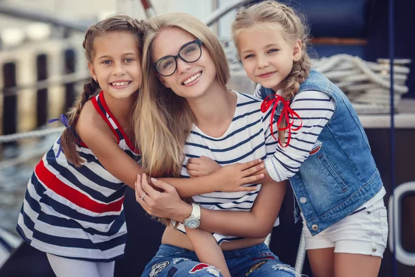 The elder sister and younger sisters and a brother in a marine s