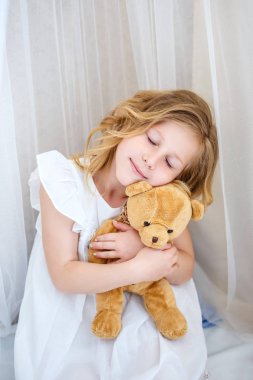 Bir prenses olma sevimli küçük kız rüyalar