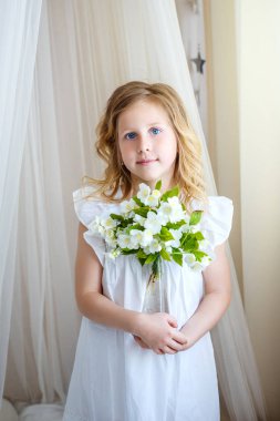 Bir prenses olma sevimli küçük kız rüyalar