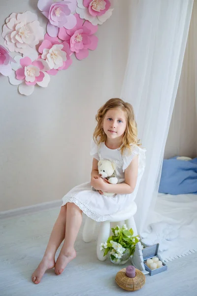 Cute little girl dreams of becoming a princess — Stock Photo, Image