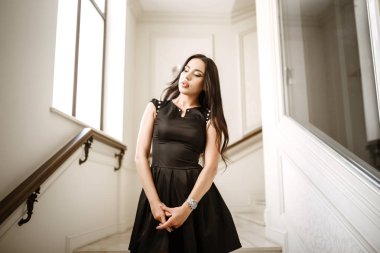 Lüks iç çekici esmer.