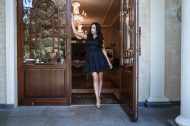 Lüks iç çekici esmer.