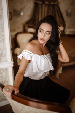 Lüks iç çekici esmer.