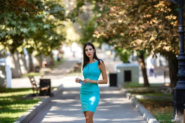 Moda ao ar livre rua stile retrato de mulher — Fotografia de Stock