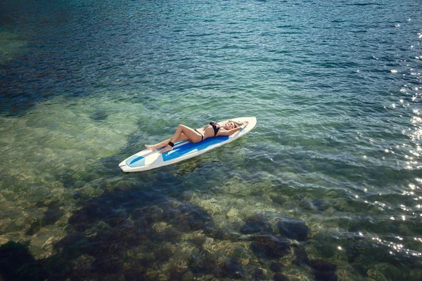 Young Attractive Woman on SUP in the Blue Waters — Stock Photo, Image