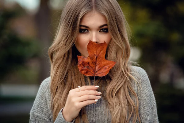 Na podzim módní stylový vzhled — Stock fotografie
