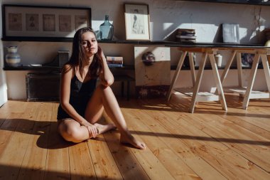 Günaydın, mutlu ve neşeli sabah. Güneş içine parlayan 