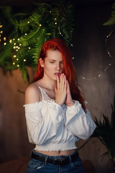 Having a rest. Portrait of a sexy redhead girl on the floor posing in the wooden room. — Stock Photo, Image