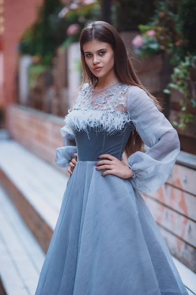 Beautiful young woman in a dress posing in the art space "Red October" — Stock Photo, Image