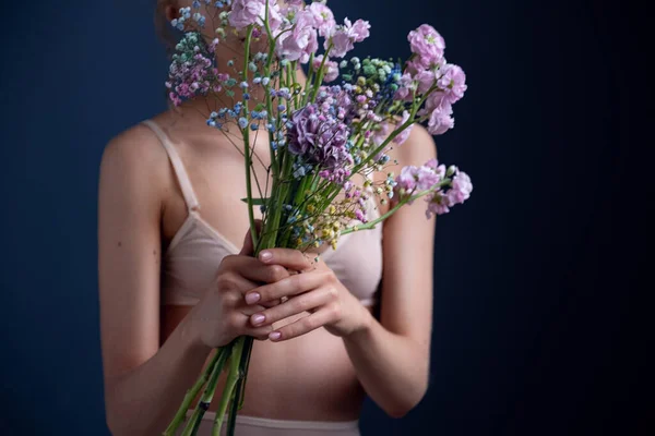 Een Teder Portret Van Een Vrouw Met Krullend Haar Een — Stockfoto