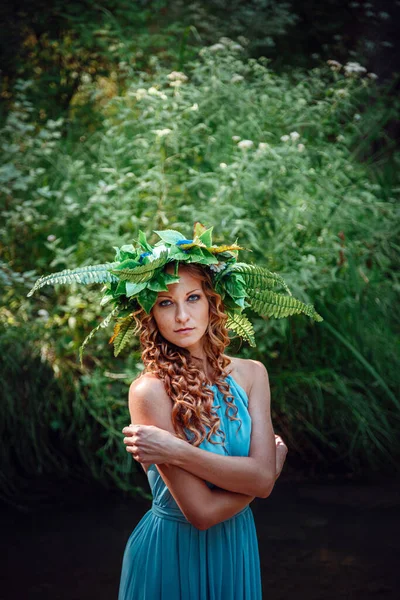 Een Mooie Jonge Vrouw Met Rood Haar Een Krans Van — Stockfoto