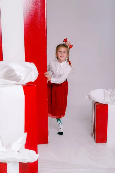 Portrait Cheerful Elf Kid Smiling Ready Help Christmas Night Wearing — Stock Photo, Image