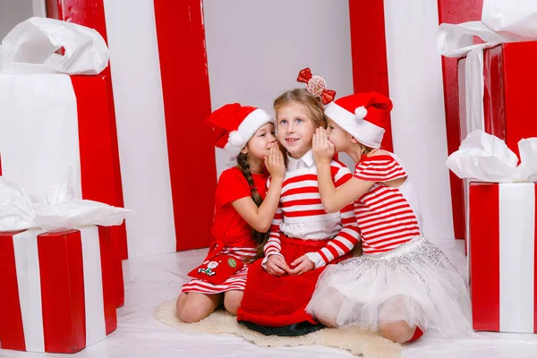 Büyüleyici Kız Şenlik Havasının Tadını Çıkarıyor Yılbaşı Noel Arifesinde Keşke — Stok fotoğraf