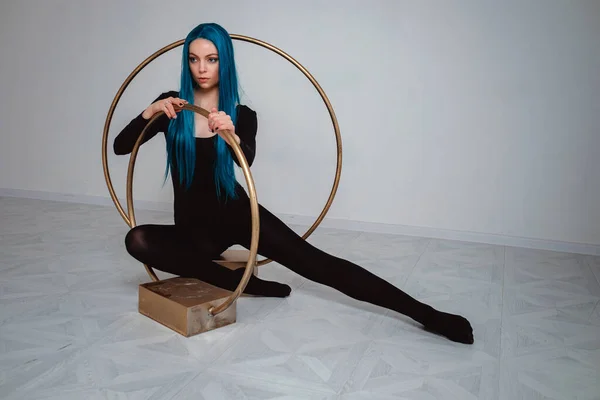 Beautiful Young Girl Blue Hair Skinny Black Working Place Old — Stock Photo, Image