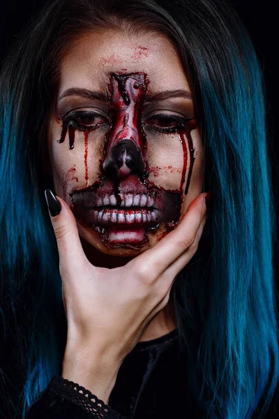 Retrato Mujer Zombie Espeluznante Sangrienta Horrible Maquillaje Festivo Halloween Maquillaje —  Fotos de Stock
