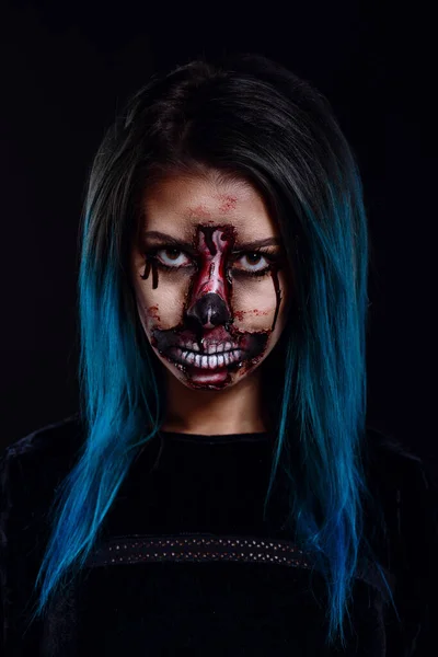 Retrato Mujer Zombie Espeluznante Sangrienta Horrible Maquillaje Festivo Halloween Maquillaje —  Fotos de Stock