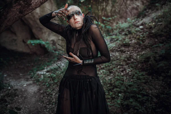 Bella Giovane Donna Calva Ritratto All Aperto Concetto Spirituale Strega — Foto Stock