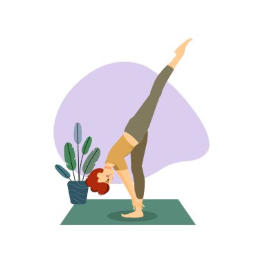 Evde yoga yapan bir adam.