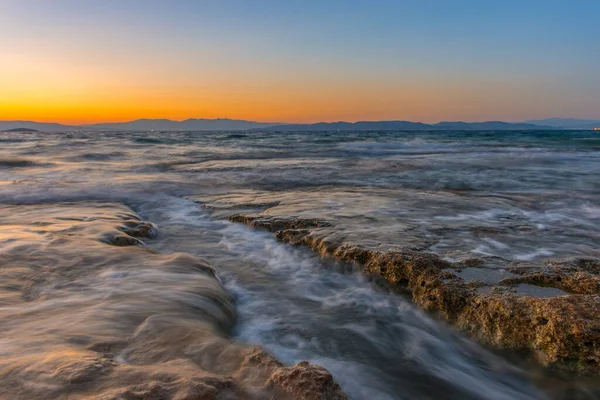 Schöner Sonnenuntergang Mittelmeer Mit Wilden Und Felsigen Stränden — Stockfoto