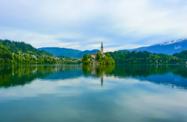 Krásné Ráno Jezera Bled Julian Alps Pozadí Jezerní Ostrov Okouzlující — Stock fotografie